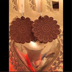 LEATHER CONCHO EARRINGS TOOLED